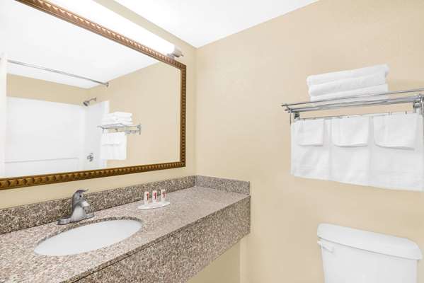  - Travelodge Lima - I-75, Exit 125