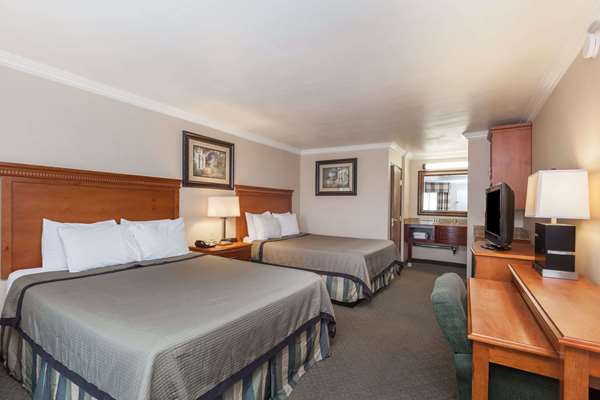  - Travelodge Sylmar - I-210, Exit 2