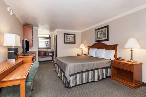  - Travelodge Sylmar - I-210, Exit 2