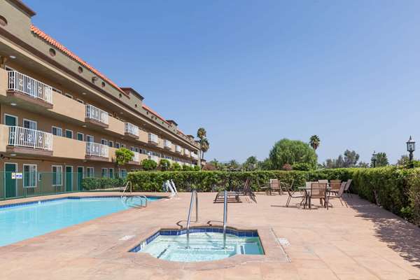  - Travelodge Sylmar - I-210, Exit 2