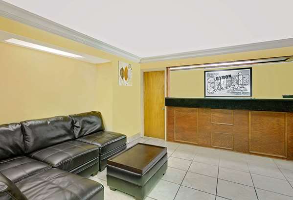  - Super 8 Motel Byron - I-75, Exit 149