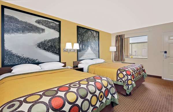  - Super 8 Motel Byron - I-75, Exit 149