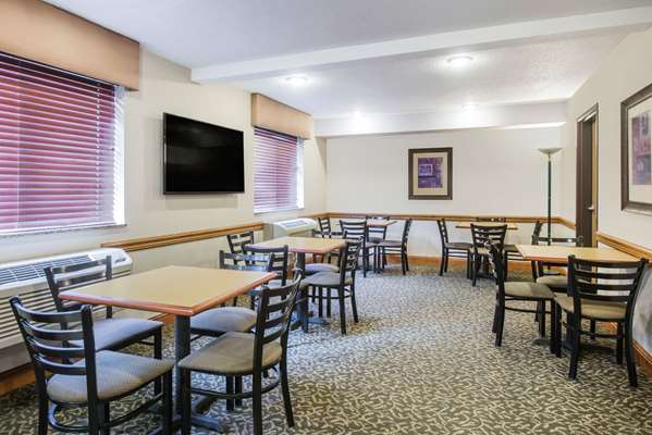  - Super 8 Hotel Clearfield - I-80, Exit 120