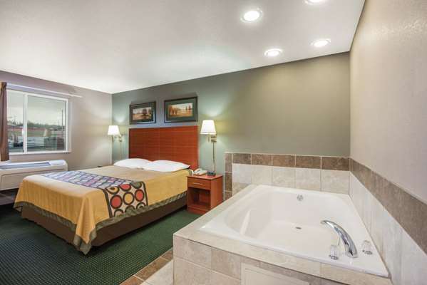 Suite - Super 8 Hotel Clearfield - I-80, Exit 120