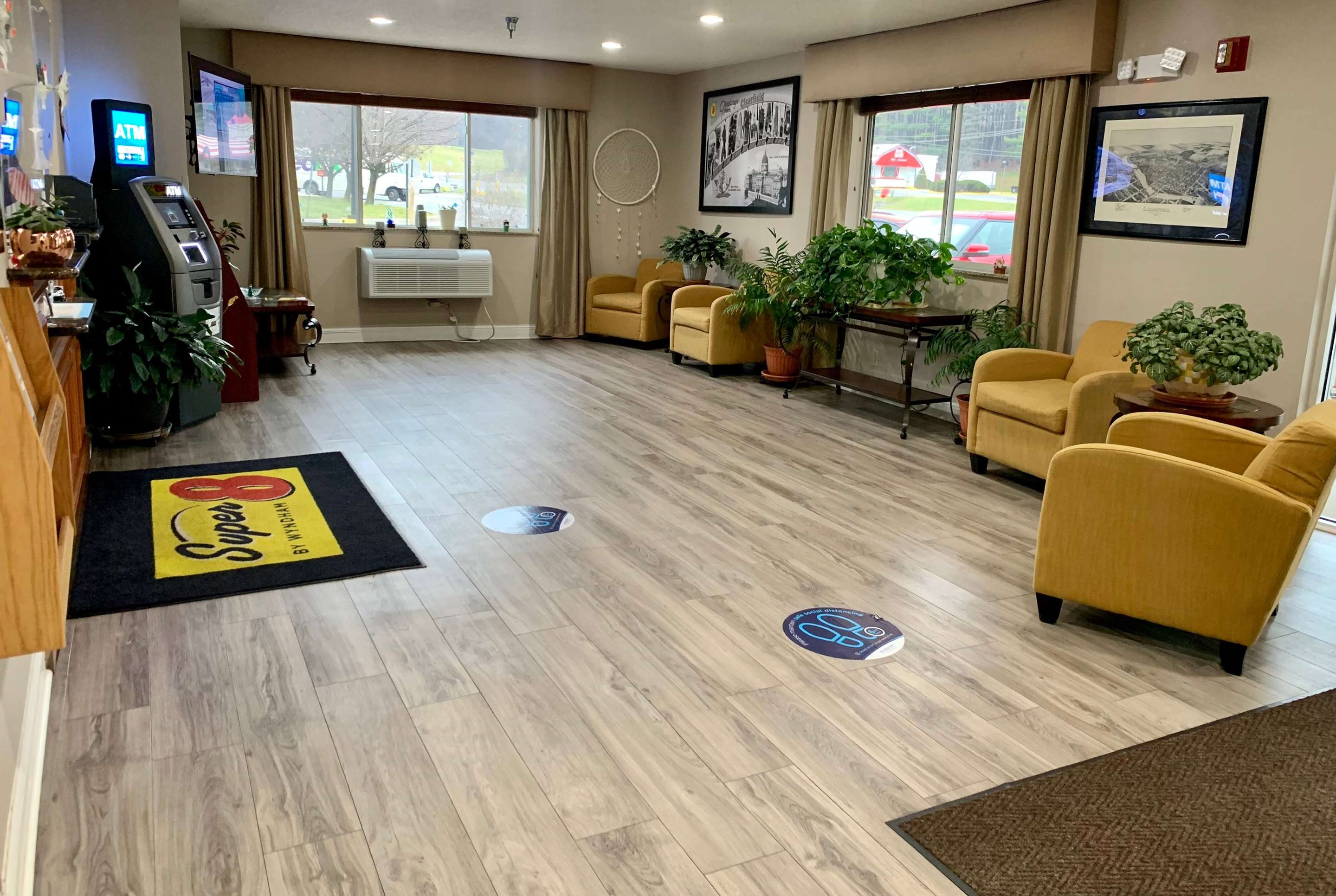 Lobby | Super 8 by Wyndham Clearfield