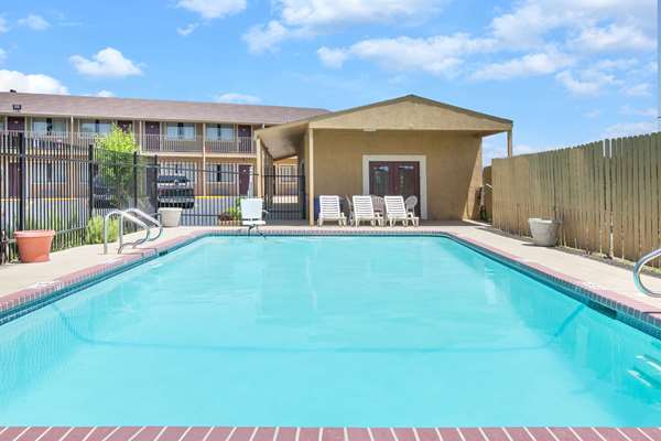 Pool - Super 8 Motel Temple - I-35, Exit 297
