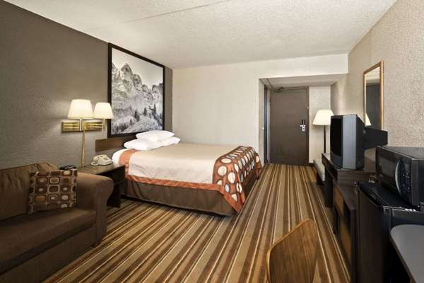 Suite - Super 8 Hotel Redfield