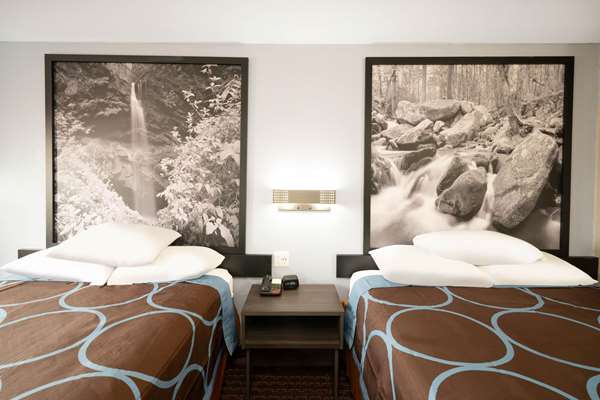  - Super 8 Motel Berham Drive Cleveland - I-75, Exit 27