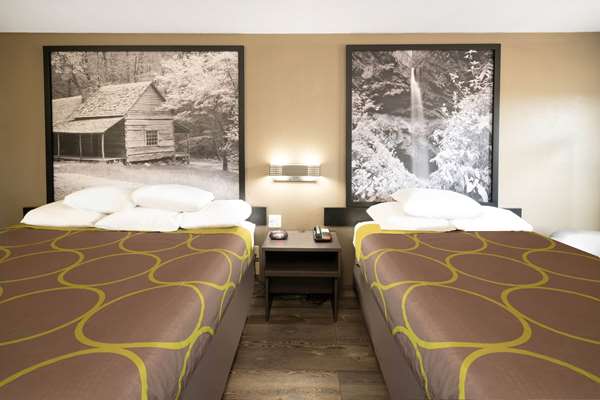  - Super 8 Motel Berham Drive Cleveland - I-75, Exit 27