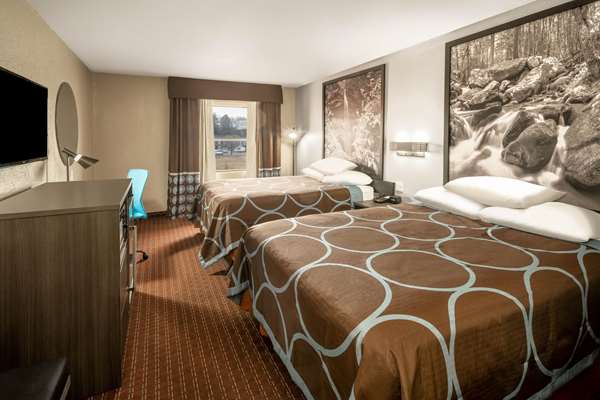  - Super 8 Motel Berham Drive Cleveland - I-75, Exit 27