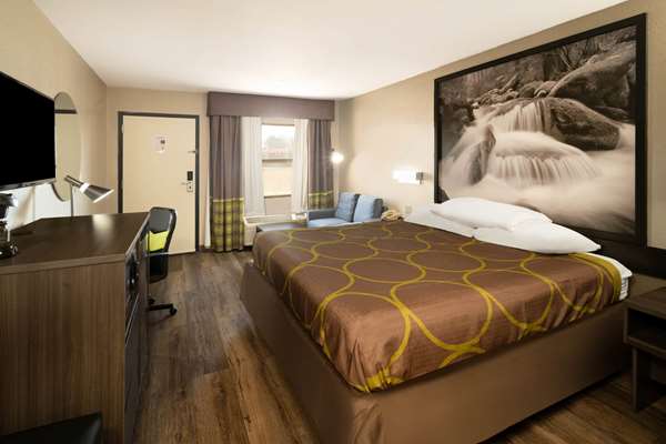 Suite - Super 8 Motel Berham Drive Cleveland - I-75, Exit 27