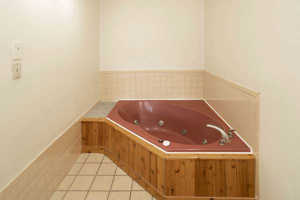 Suite - Super 8 Motel Berham Drive Cleveland - I-75, Exit 27