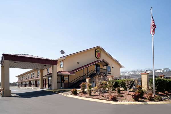 Exterior view - Super 8 Motel Berham Drive Cleveland - I-75, Exit 27