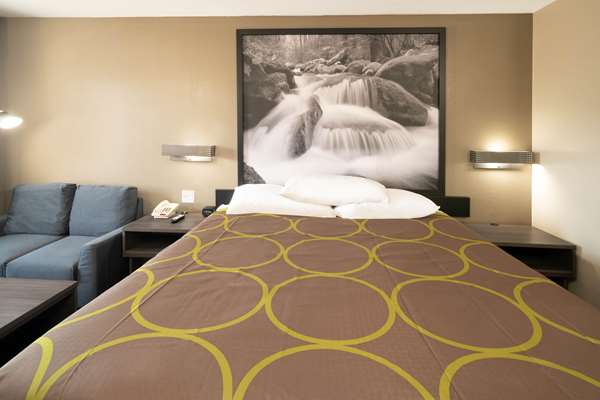 Suite - Super 8 Motel Berham Drive Cleveland - I-75, Exit 27