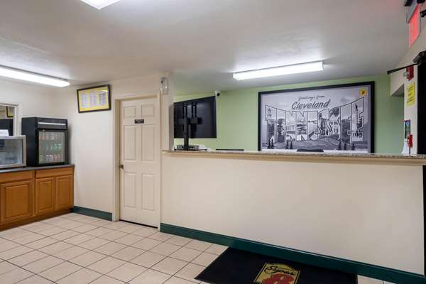  - Super 8 Motel Berham Drive Cleveland - I-75, Exit 27