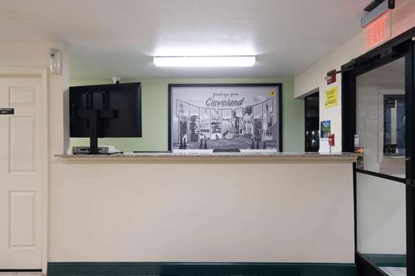  - Super 8 Motel Berham Drive Cleveland - I-75, Exit 27