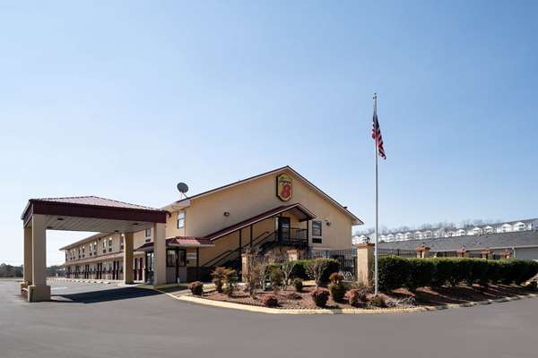 Exterior view - Super 8 Motel Berham Drive Cleveland - I-75, Exit 27