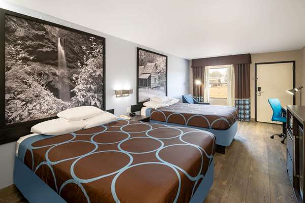  - Super 8 Motel Berham Drive Cleveland - I-75, Exit 27