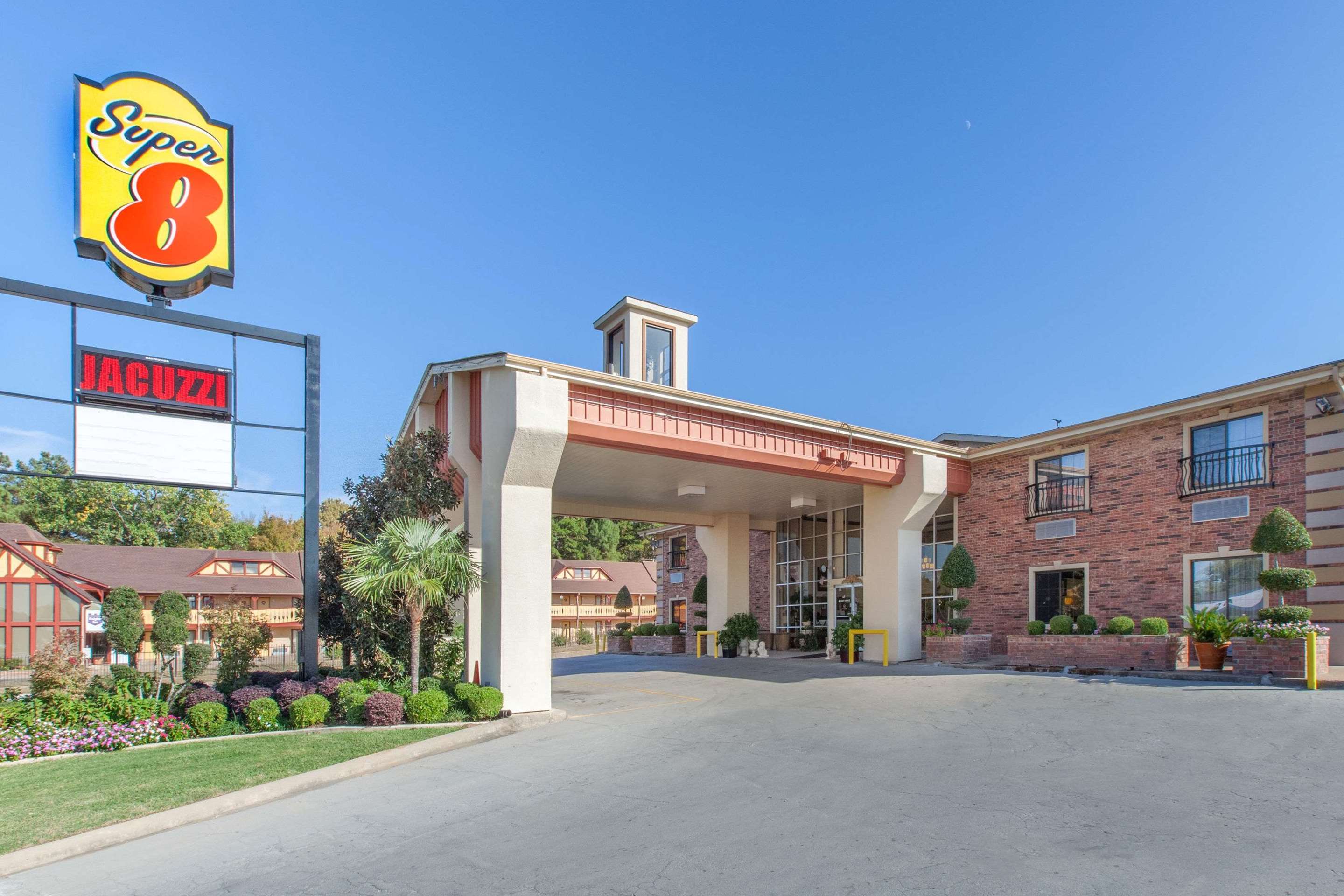Welcome to the Super 8 Tyler | Super 8 by Wyndham Tyler TX