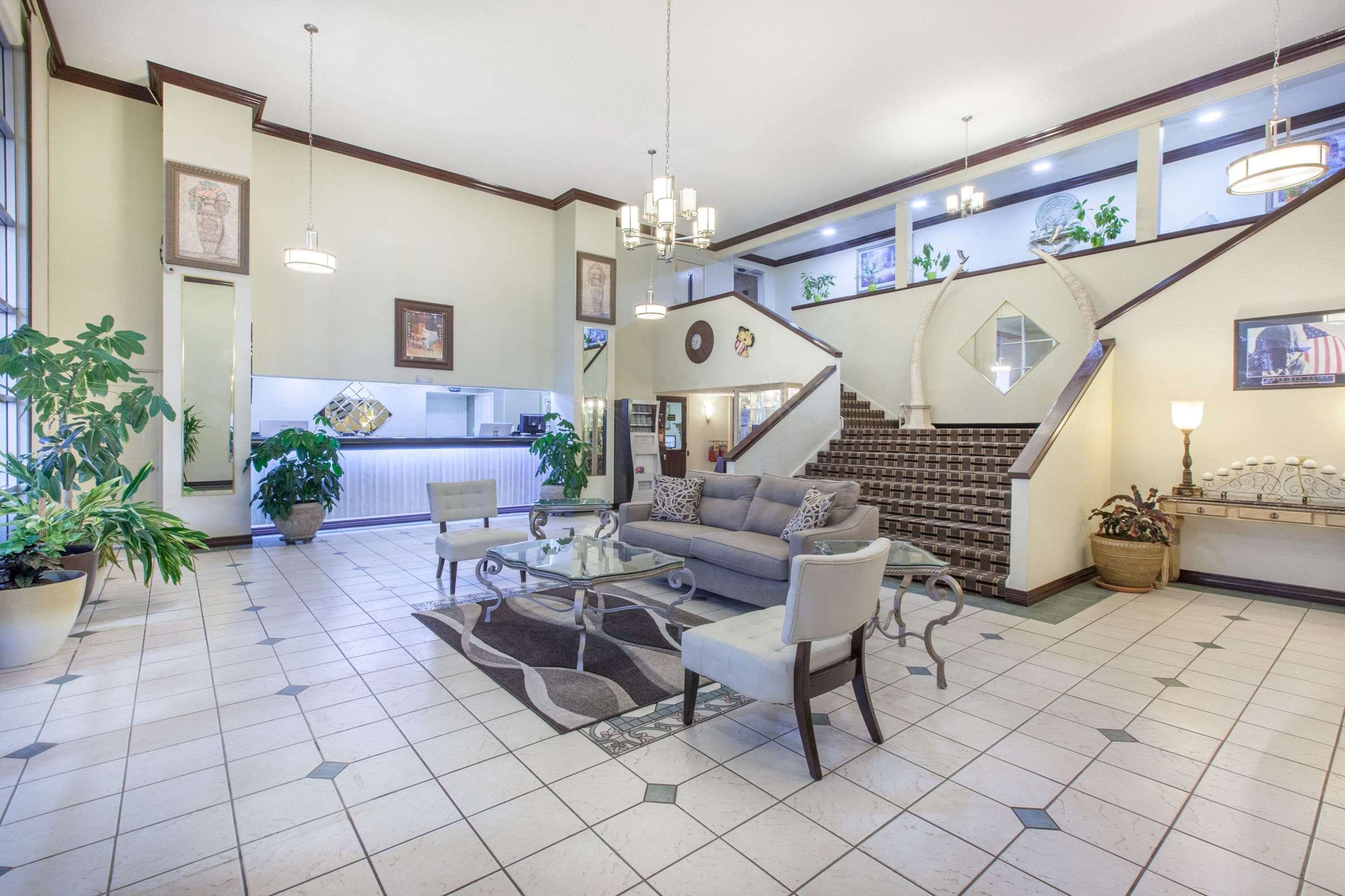Lobby Area | Super 8 by Wyndham Tyler TX
