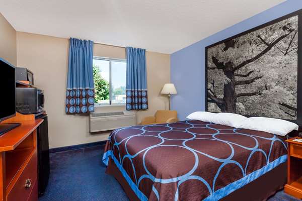  - Super 8 Hotel Adrian