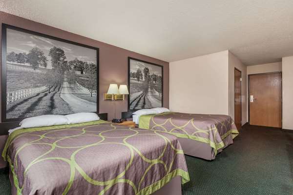  - Super 8 Hotel Carrollton - I-71, Exit 44
