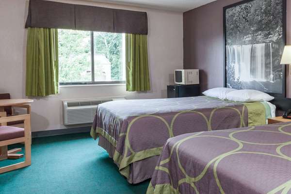  - Super 8 Hotel Carrollton - I-71, Exit 44