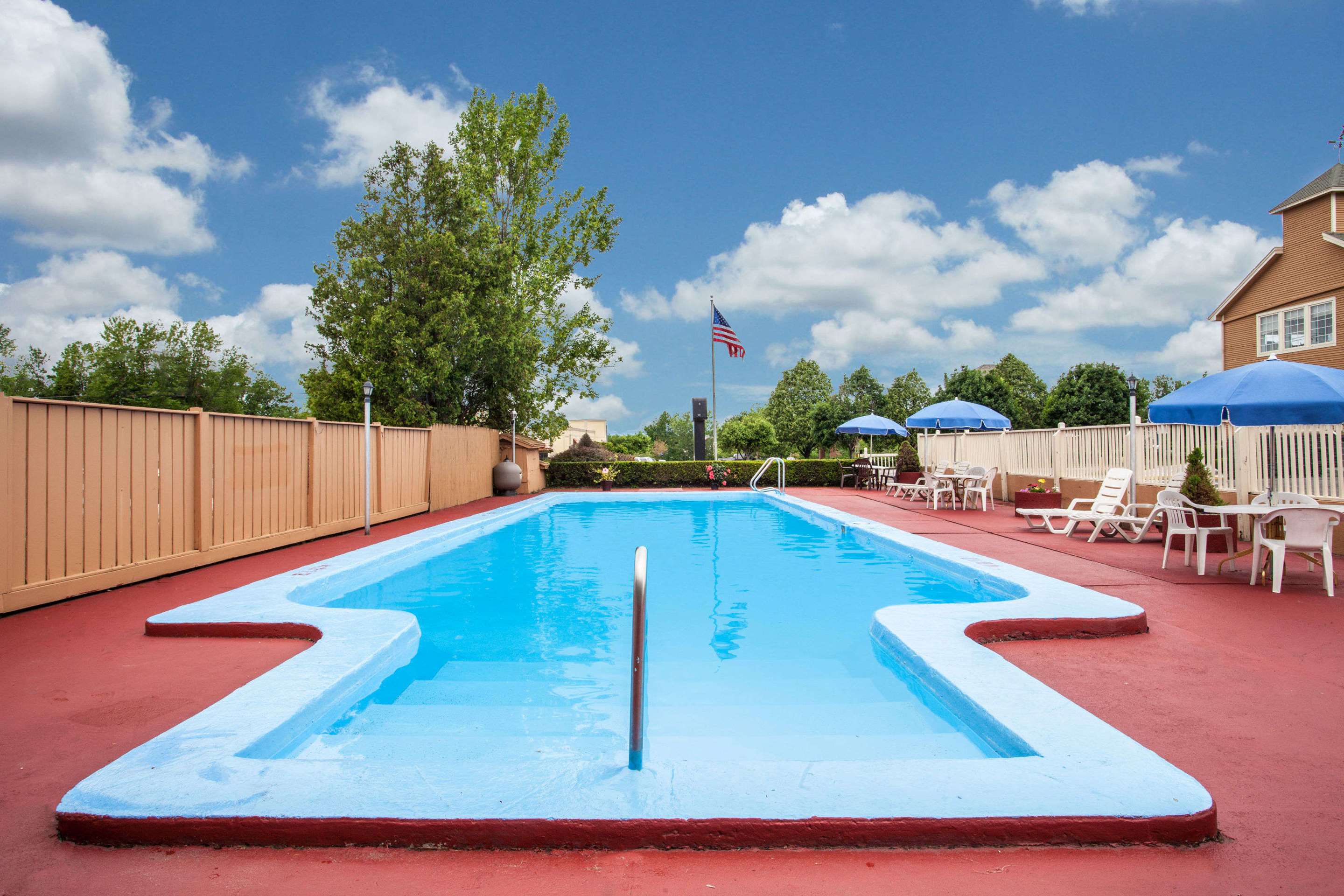 Pool | Travelodge by Wyndham South Burlington