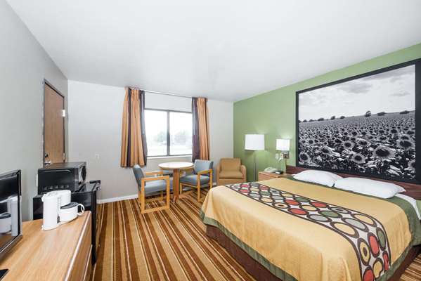 Suite - Super 8 Hotel Independence