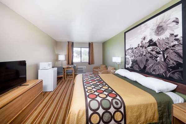 Suite - Super 8 Hotel Independence