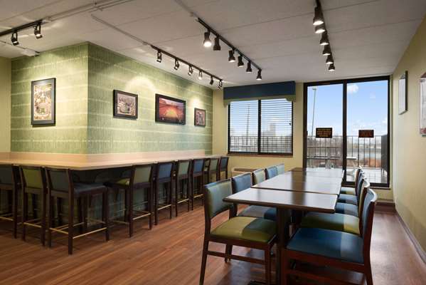 Restaurant - Days Inn University Avenue Southeast Minneapolis - I-94, Exit 235B