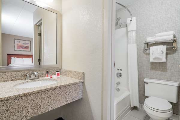  - Days Inn University Avenue Southeast Minneapolis - I-94, Exit 235B