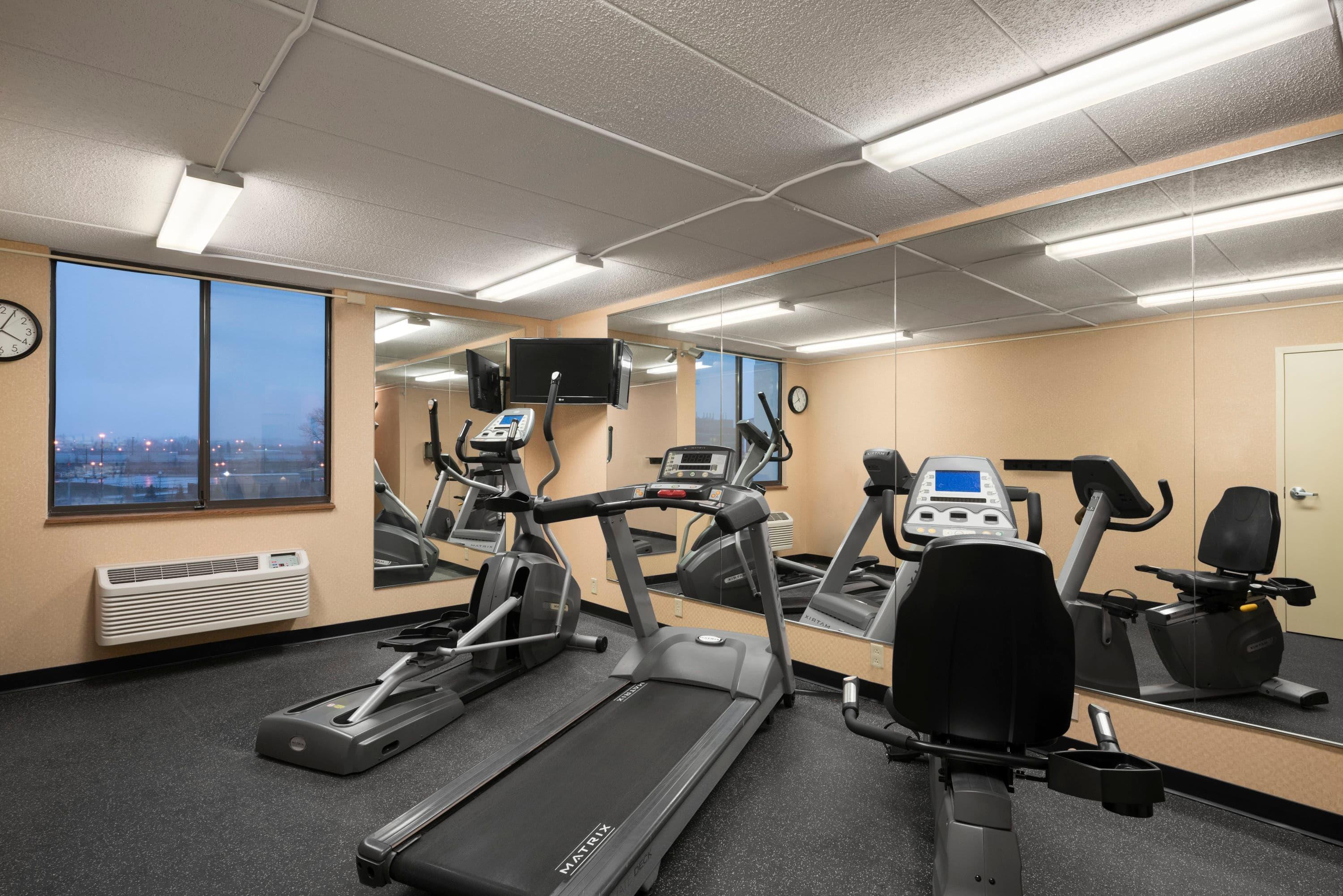 Health club fitness center gym | Days Hotel by Wyndham University Ave SE