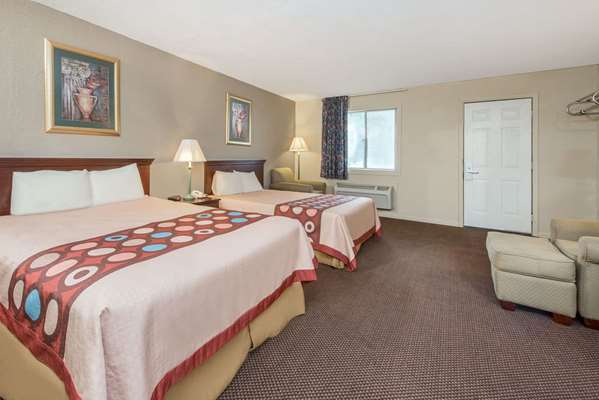  - Super 8 Motel Centerville - I-70, Exit 145