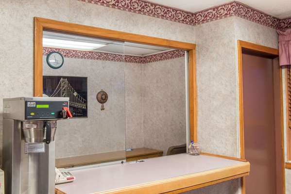  - Super 8 Motel Centerville - I-70, Exit 145