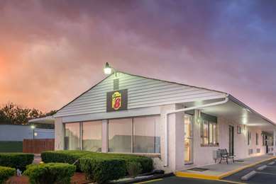 Super 8 By Wyndham Centerville Rich