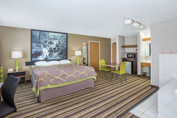 Suite - Super 8 Hotel Brookings - I-29, Exit 132