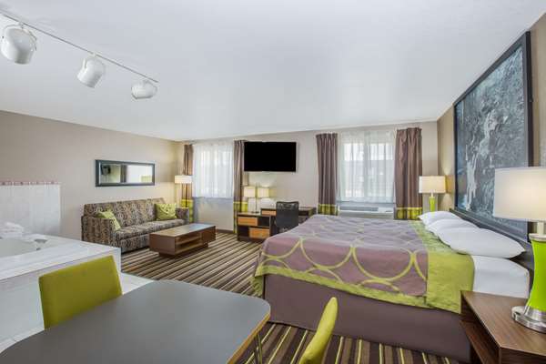 Suite - Super 8 Hotel Brookings - I-29, Exit 132
