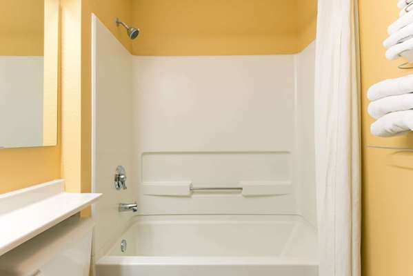  - Super 8 Hotel Warrenton