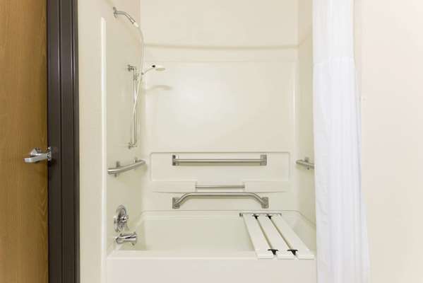  - Super 8 Hotel Warrenton