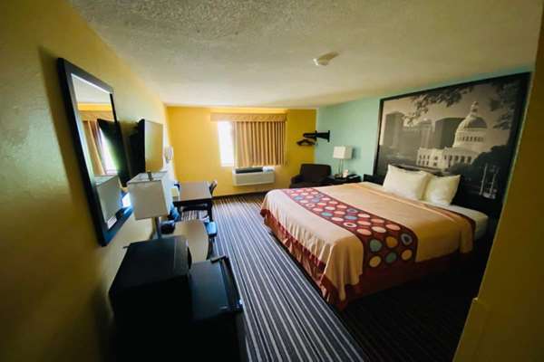  - Super 8 Hotel Warrenton