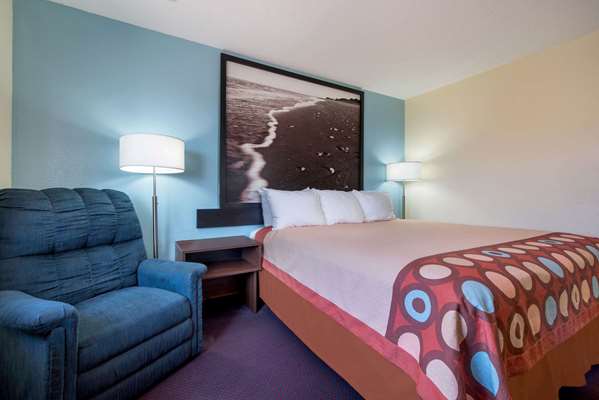  - Super 8 Hotel College Station