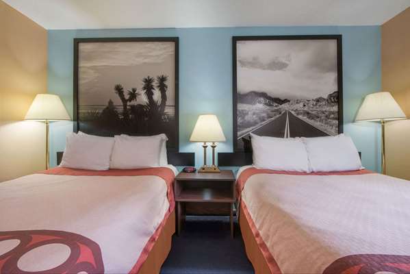  - Super 8 Hotel College Station