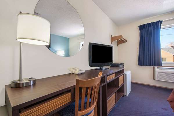  - Super 8 Hotel College Station
