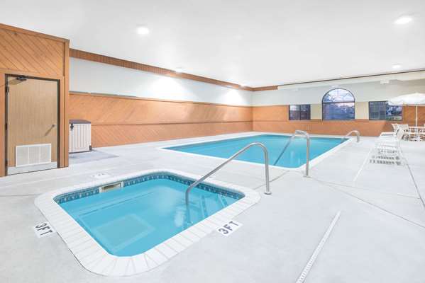 Pool - Super 8 Hotel Morris