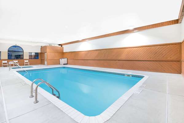 Pool - Super 8 Hotel Morris