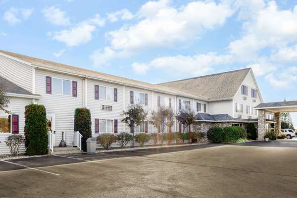 Exterior view - Super 8 Hotel St Ignace - I-75, Exit 344