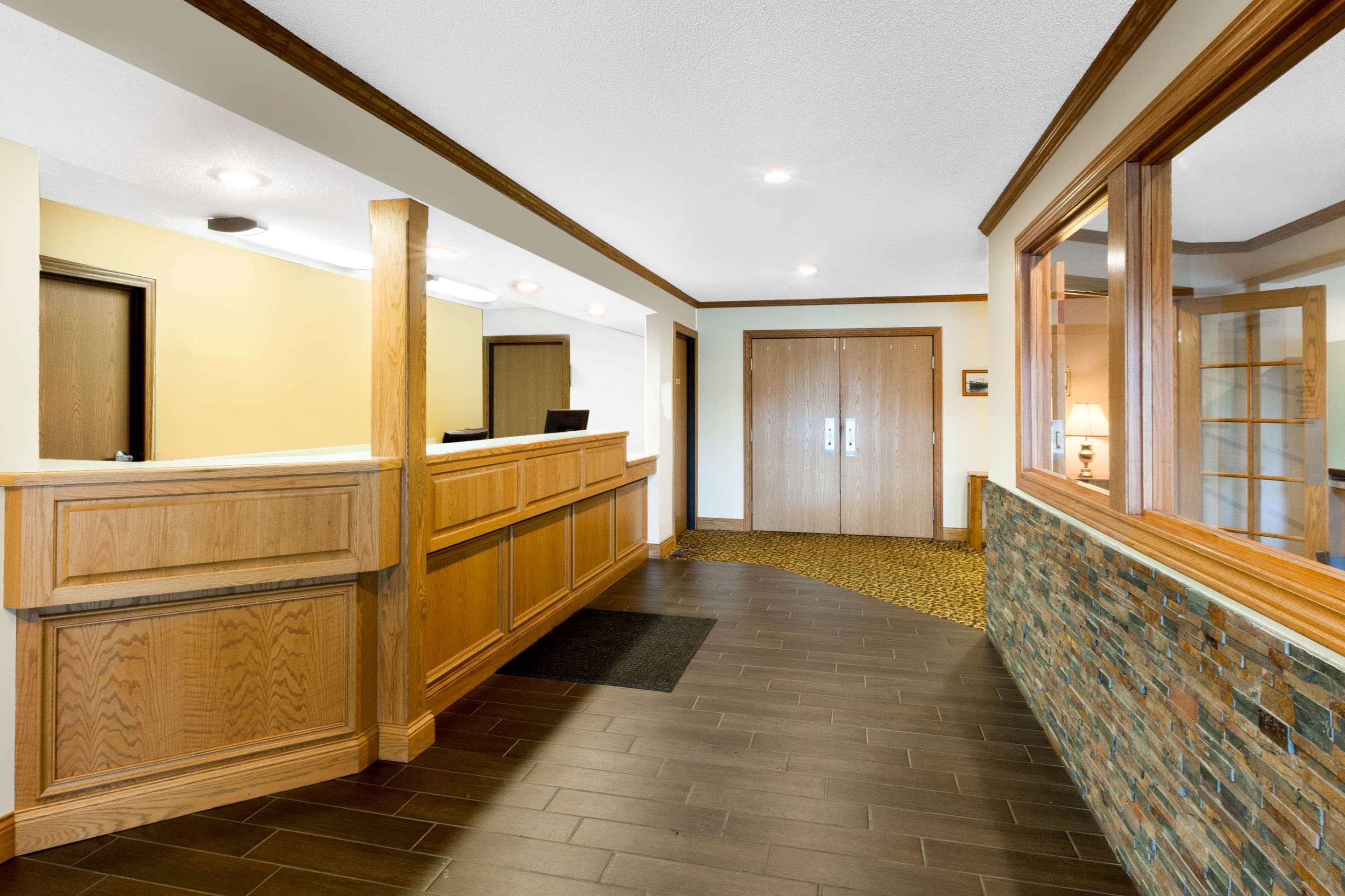 Lobby | Super 8 by Wyndham St. Ignace