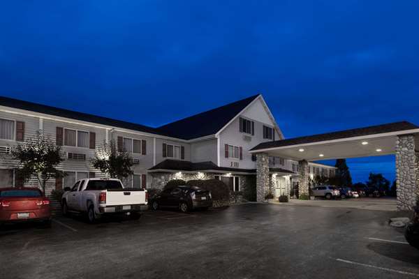 Exterior view - Super 8 Hotel St Ignace - I-75, Exit 344