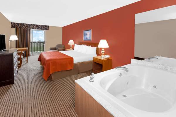  - Super 8 Hotel St Ignace - I-75, Exit 344